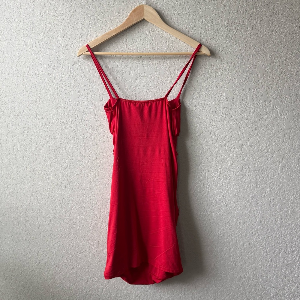 PrettyLittleThing Red Ruched‎ Mini Dress - Picture 2 of 4